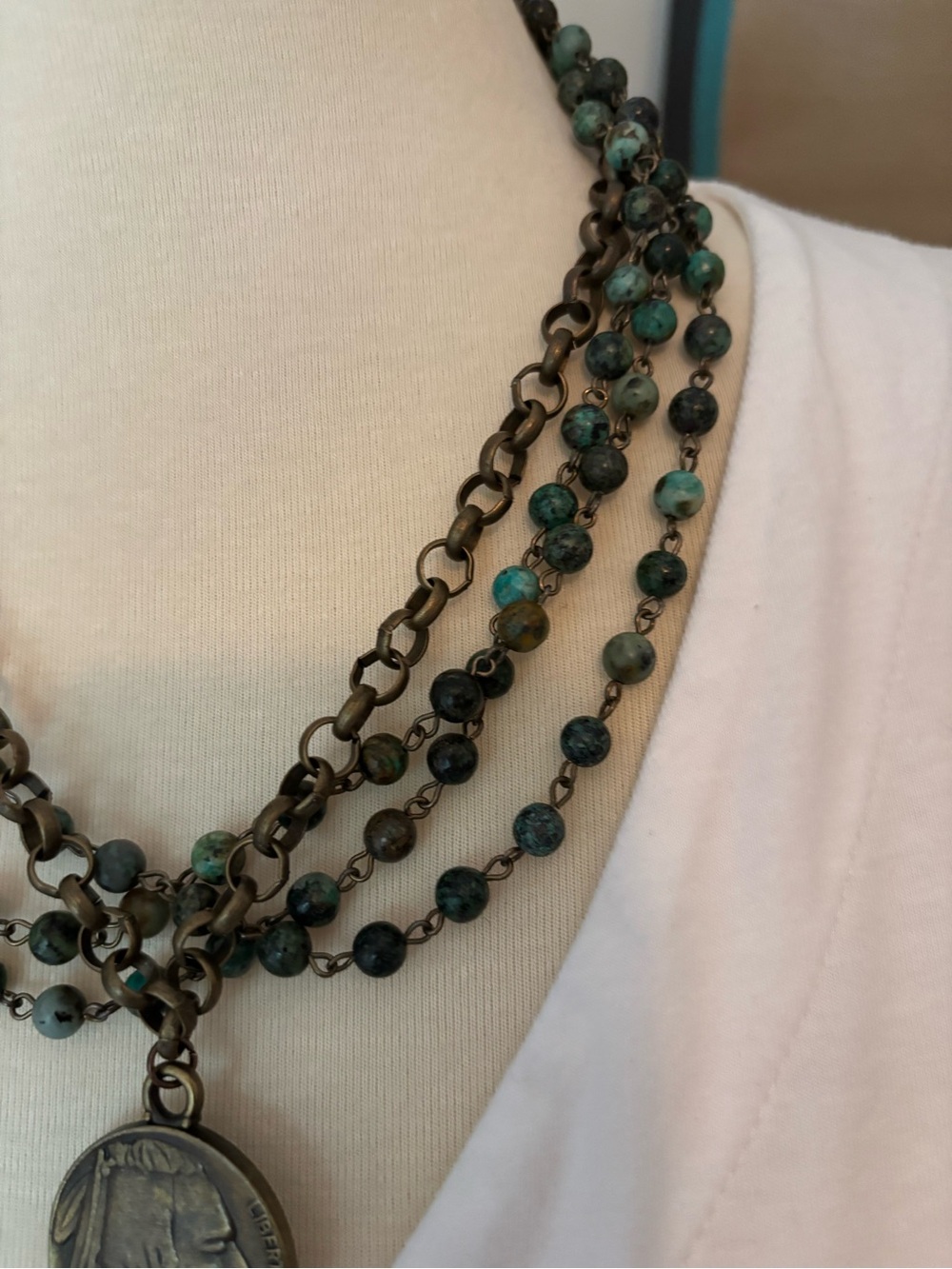Layering necklace with African turquoise and reversible Indian head coin - Picture 3 of 6